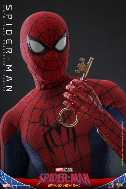 Hot Toys Spider-Man Brand New Day 1/6 scale figure — alternate pose