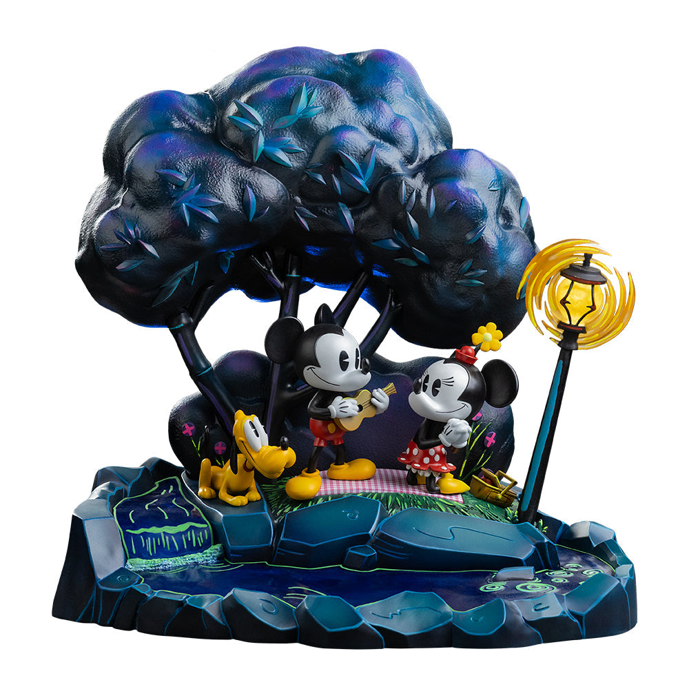 Iron Studios Mickey, Minnie & Pluto's Day at the Park statue - front view on white background