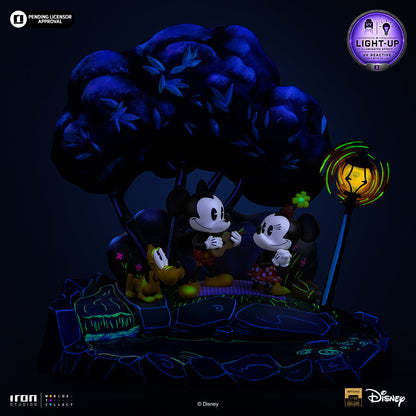 Iron Studios Mickey, Minnie & Pluto's Day at the Park statue - LED glow effect detail 1