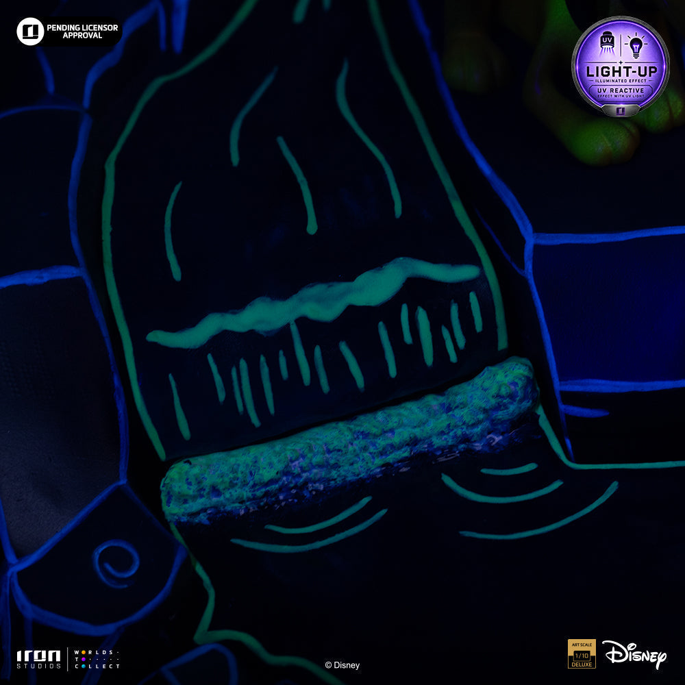 Iron Studios Mickey, Minnie & Pluto's Day at the Park statue - LED glow effect detail 2