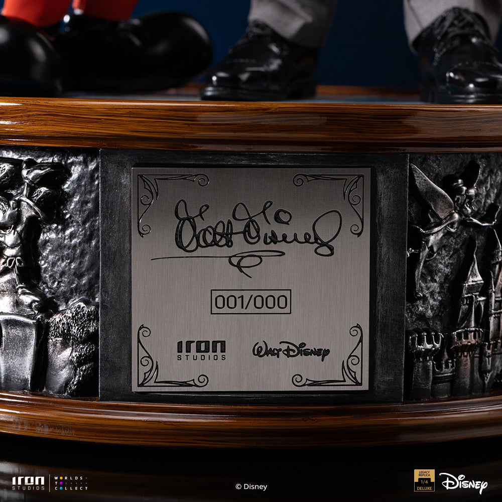 Iron Studios Walt Disney & Mickey Mouse Legacy Replica 1/4 statue - hand-painted detail view 2