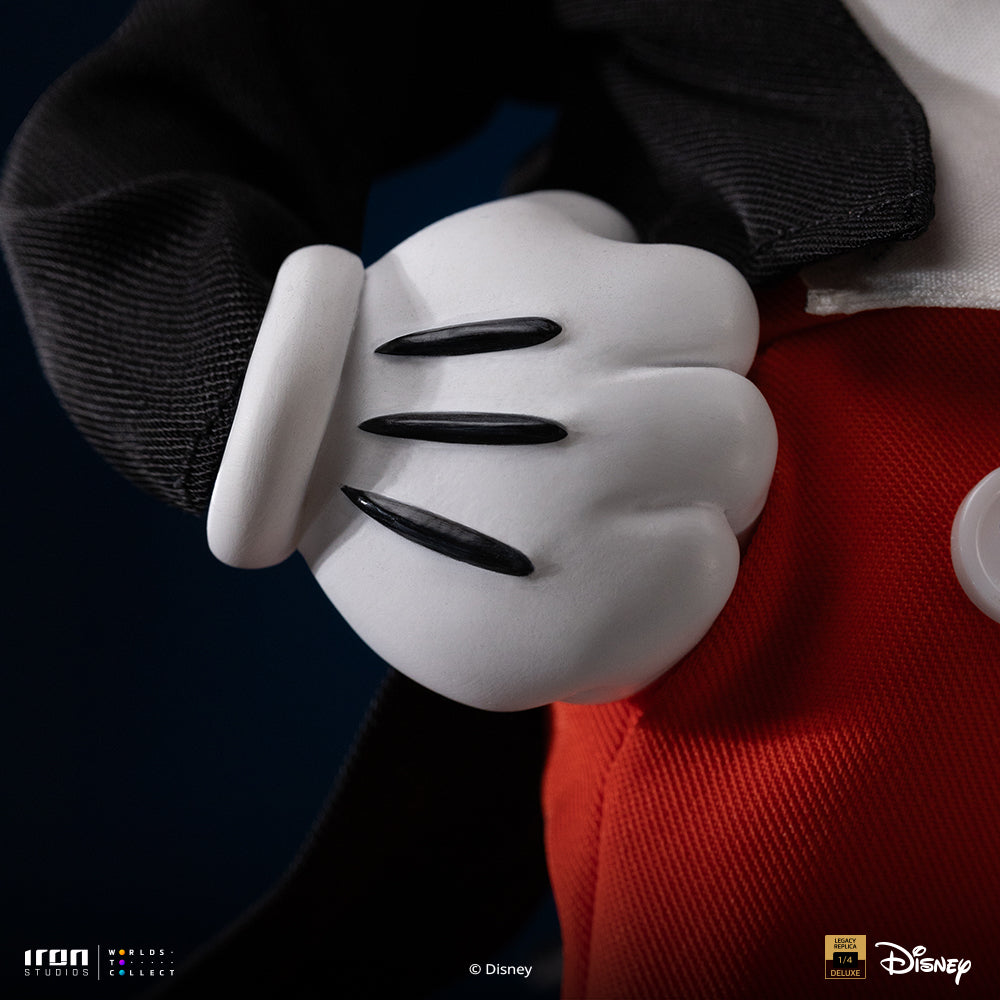 Iron Studios Walt Disney & Mickey Mouse Legacy Replica 1/4 statue - hand-painted detail view 5