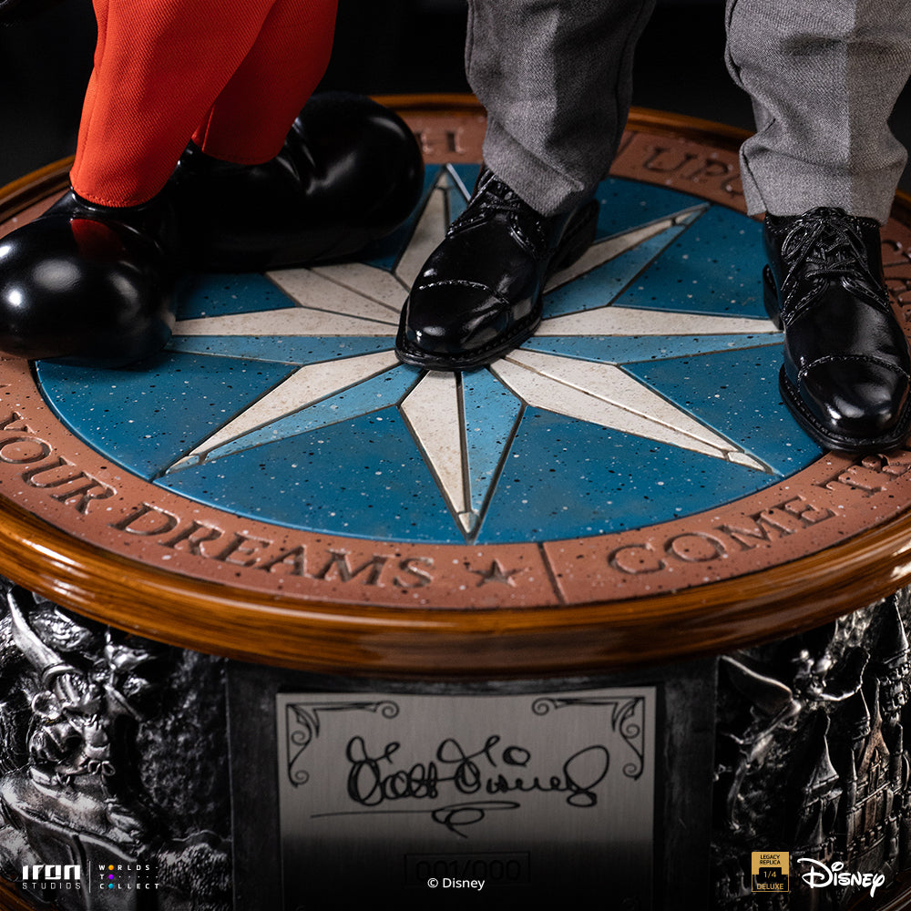 Iron Studios Walt Disney & Mickey Mouse Legacy Replica 1/4 statue - hand-painted detail view 6