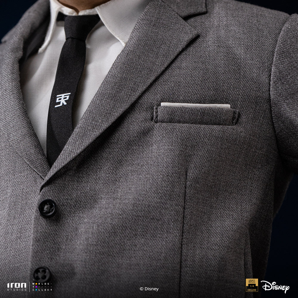 Iron Studios Walt Disney & Mickey Mouse Legacy Replica 1/4 statue - hand-painted detail view 8